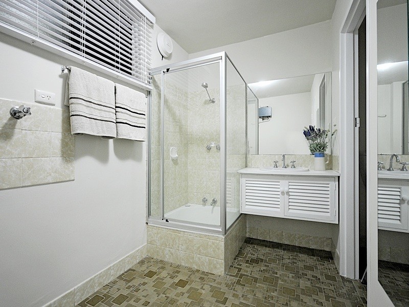 2/6 McNamara Way, Cottesloe WA 6011