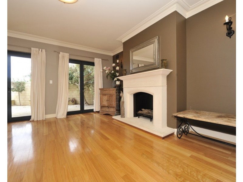 63 Harvest Road, North Fremantle WA 6159