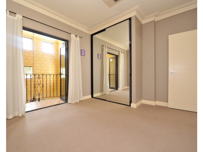 63 Harvest Road, North Fremantle WA 6159