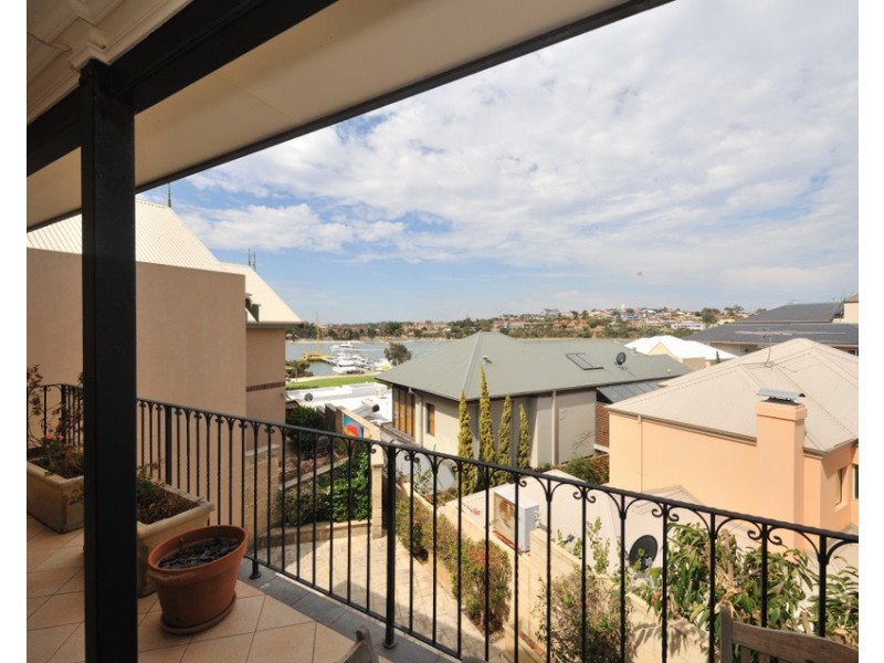 63 Harvest Road, North Fremantle WA 6159