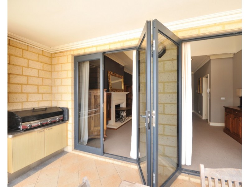 63 Harvest Road, North Fremantle WA 6159