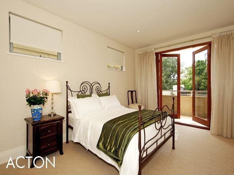 16 Reginald Street, Cottesloe WA 6011