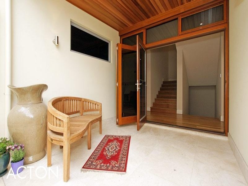 16 Reginald Street, Cottesloe WA 6011