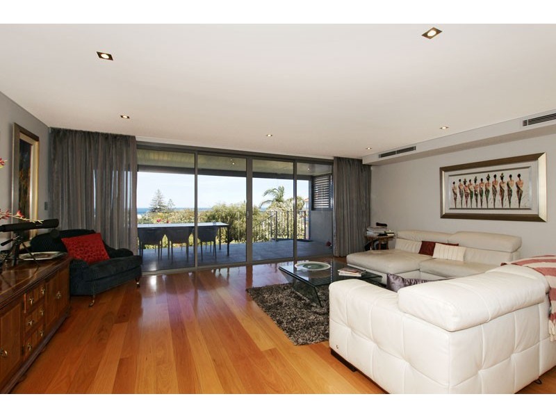 43 Curtin Ave, Cottesloe WA 6011