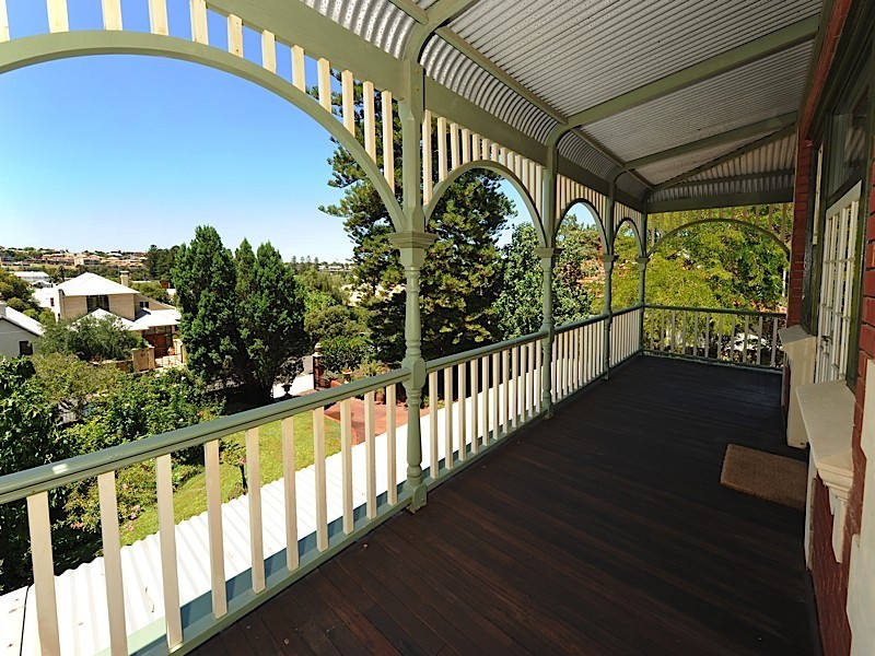 56 Harvest Road, North Fremantle WA 6159