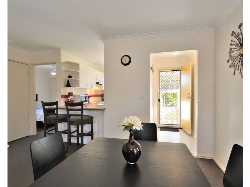 10/2 Pinewood Avenue, Kardinya WA 6163