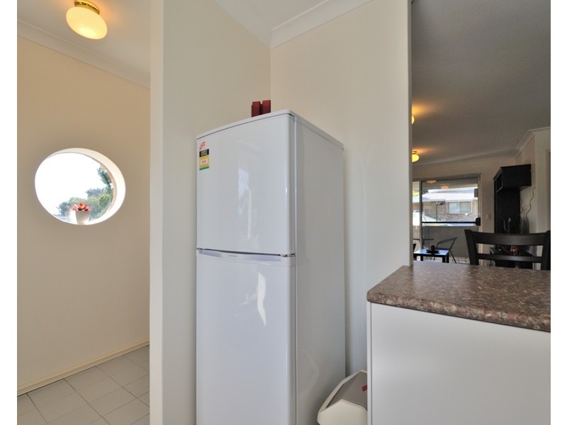 10/2 Pinewood Avenue, Kardinya WA 6163