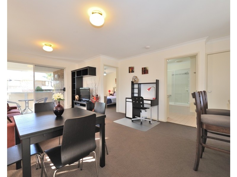 10/2 Pinewood Avenue, Kardinya WA 6163