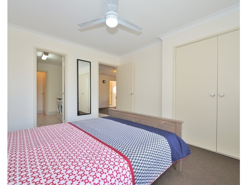 10/2 Pinewood Avenue, Kardinya WA 6163