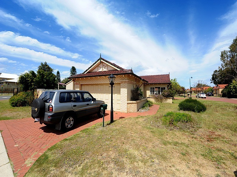 2 Chessington Gardens, Claremont WA 6010