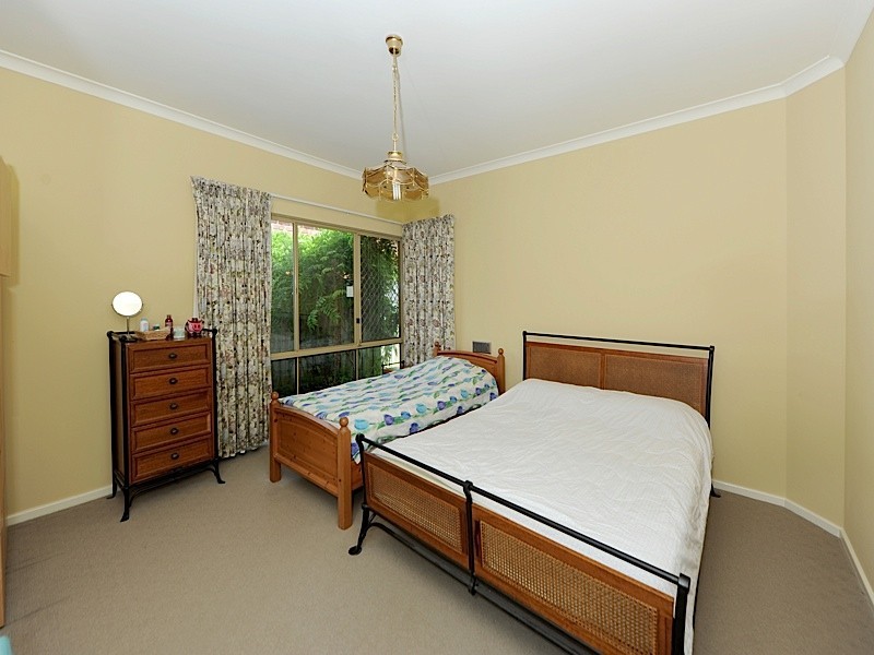 2 Chessington Gardens, Claremont WA 6010