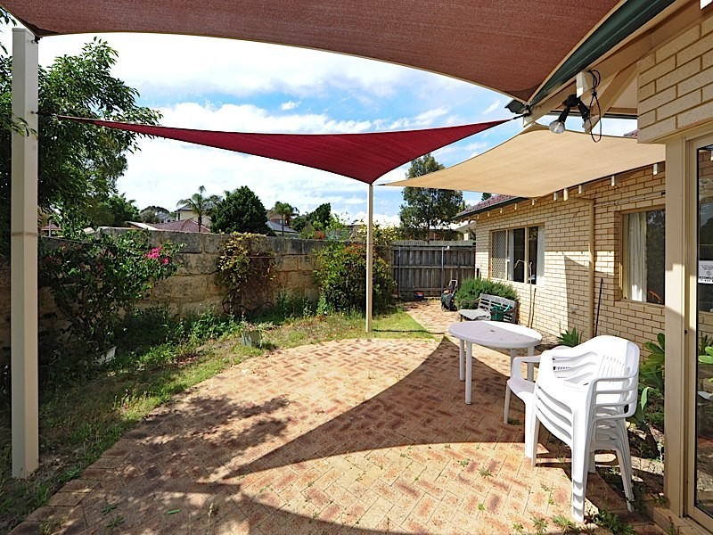 2 Chessington Gardens, Claremont WA 6010