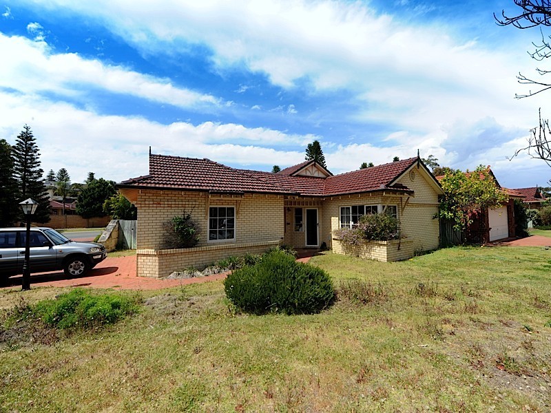 2 Chessington Gardens, Claremont WA 6010