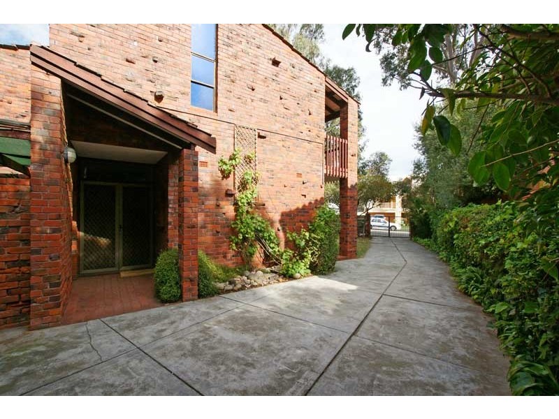 8 Osborne Parade, Claremont WA 6010