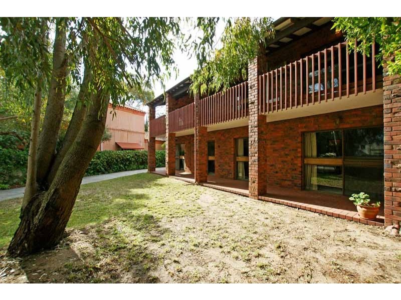 8 Osborne Parade, Claremont WA 6010