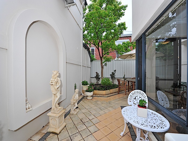 2/24 St Leonards Street, Mosman Park WA 6012