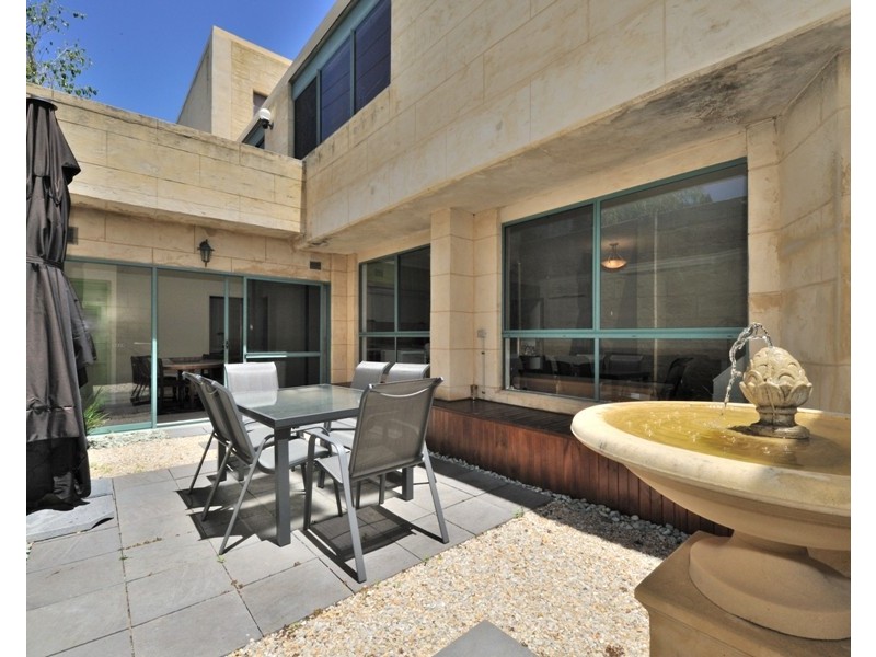 6/8 Johnston st, Peppermint Grove WA 6011