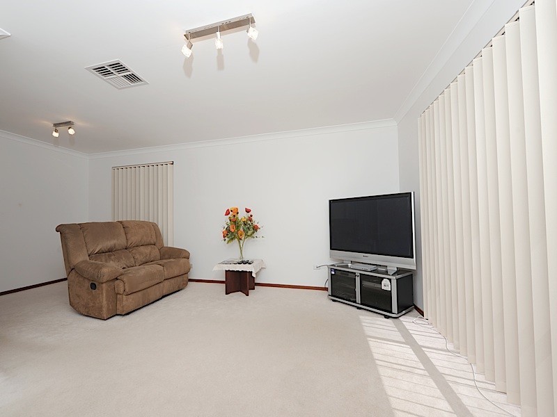 9 Delphi Place, Coogee WA 6166
