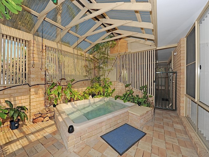9 Delphi Place, Coogee WA 6166
