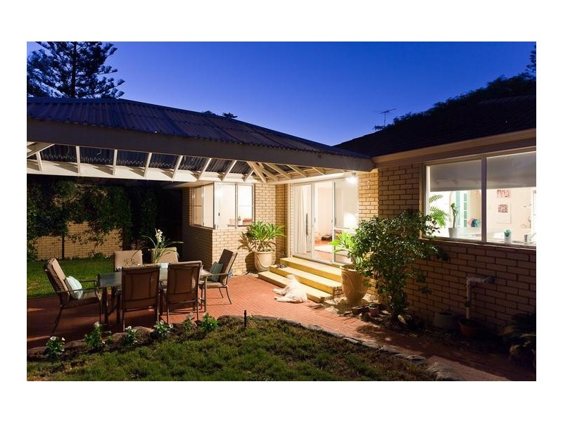 5a Deane Street, Cottesloe WA 6011