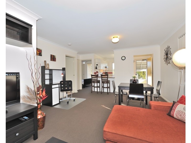 10/2 Pinewood Avenue, Kardinya WA 6163