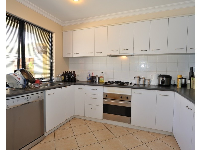 8/98 Stirling Highway, North Fremantle WA 6159