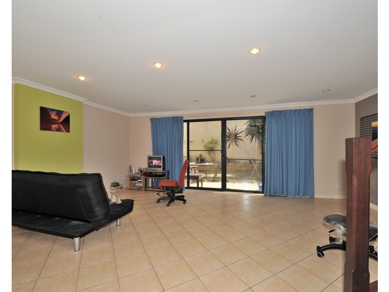 8/98 Stirling Highway, North Fremantle WA 6159