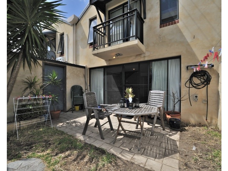 8/98 Stirling Highway, North Fremantle WA 6159