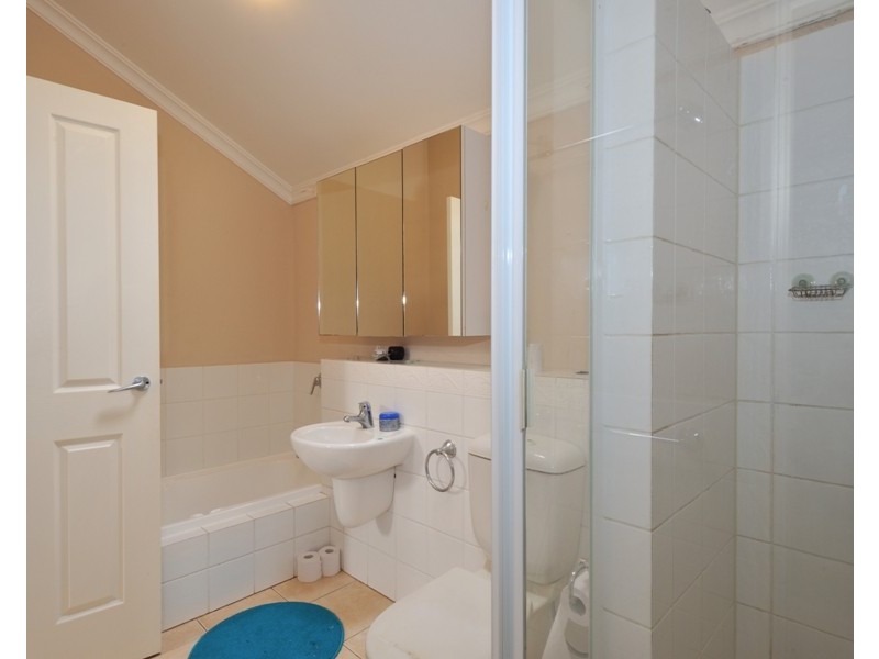 8/98 Stirling Highway, North Fremantle WA 6159