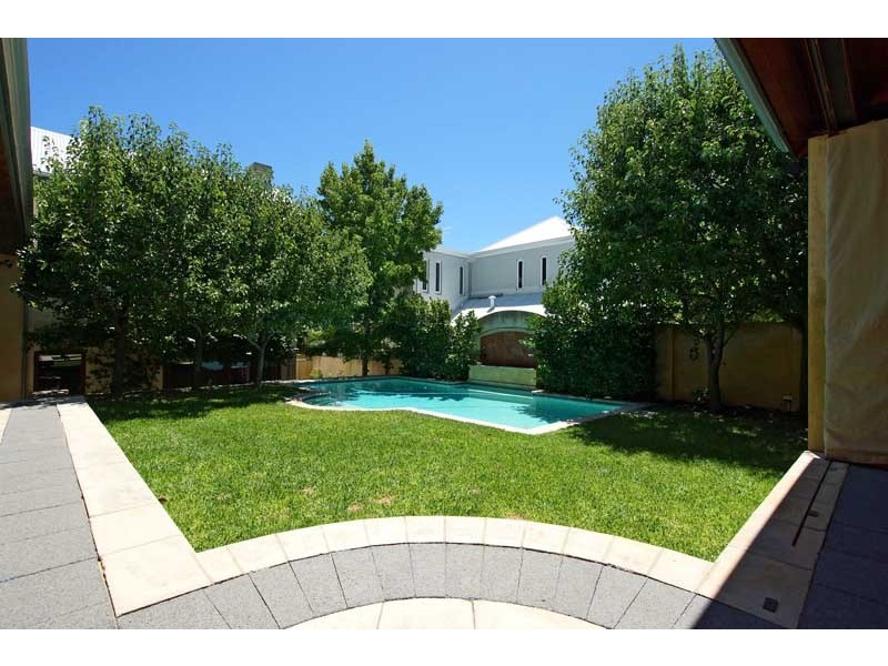 2 Clarendon Street, Cottesloe WA 6011