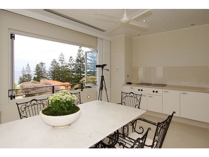 4/24 Avonmore Terrace, Cottesloe WA 6011