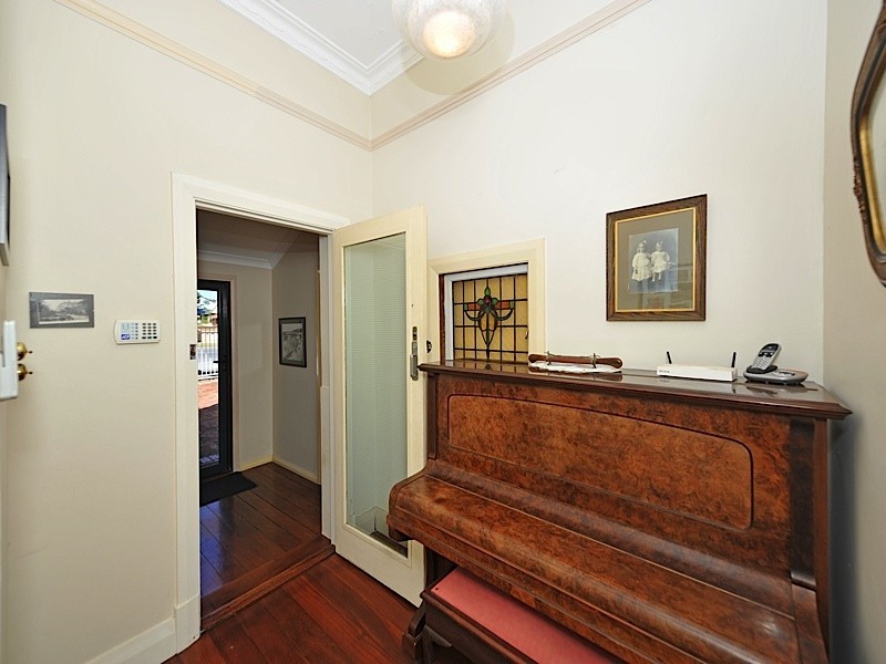 9 Wellington Street, Mosman Park WA 6012