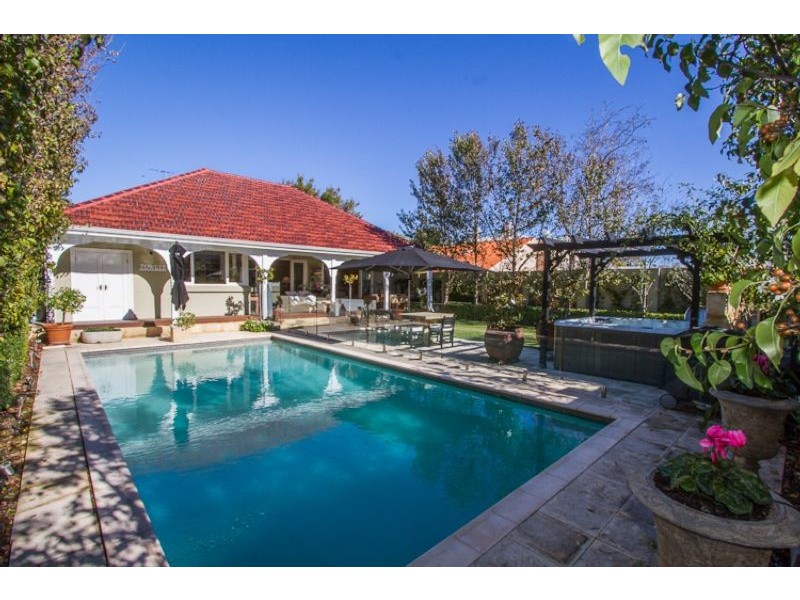 33 Irvine Street, Peppermint Grove WA 6011