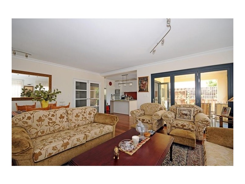11 Chipperfield Court, Mosman Park WA 6012