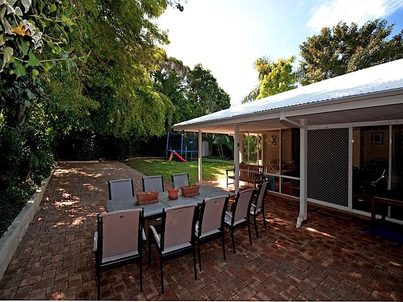 15 Minora Road, Dalkeith WA 6009