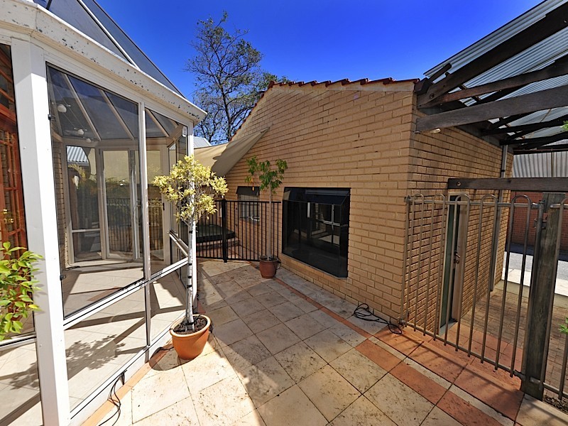 15 Lochee Street, Mosman Park WA 6012