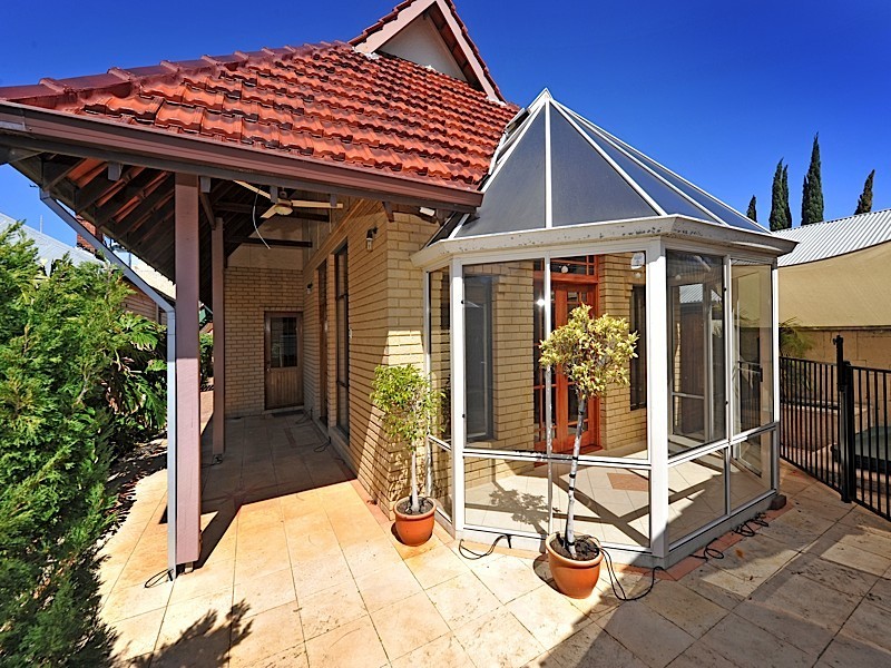 15 Lochee Street, Mosman Park WA 6012