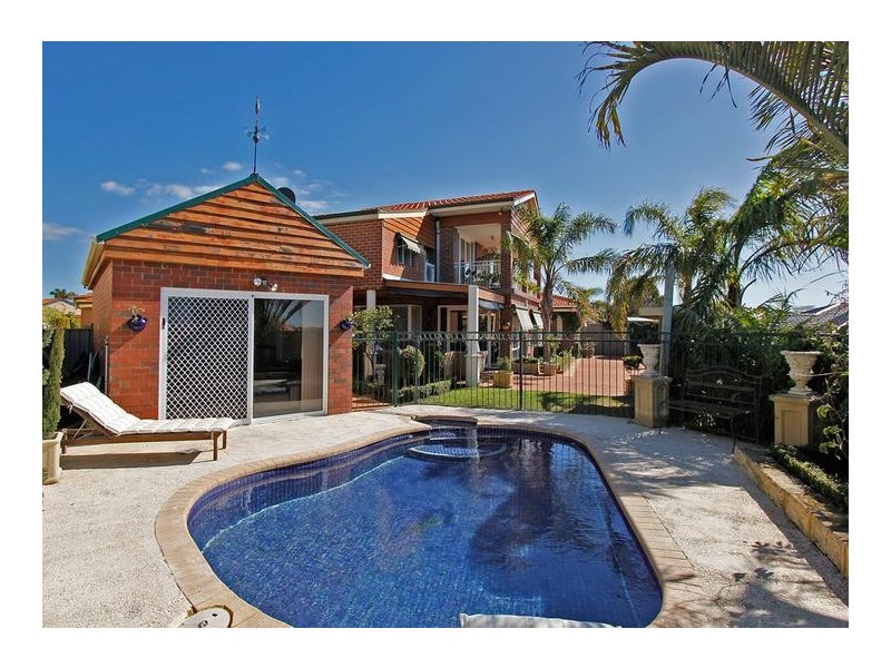 6 Delphi Place, Coogee WA 6166