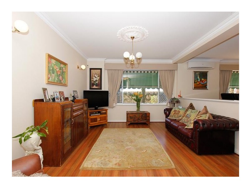 6 Delphi Place, Coogee WA 6166