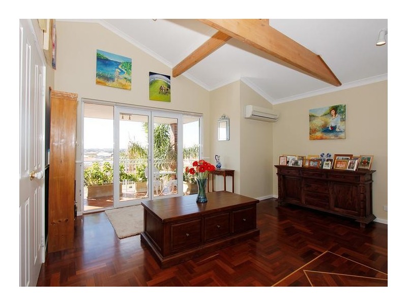 6 Delphi Place, Coogee WA 6166