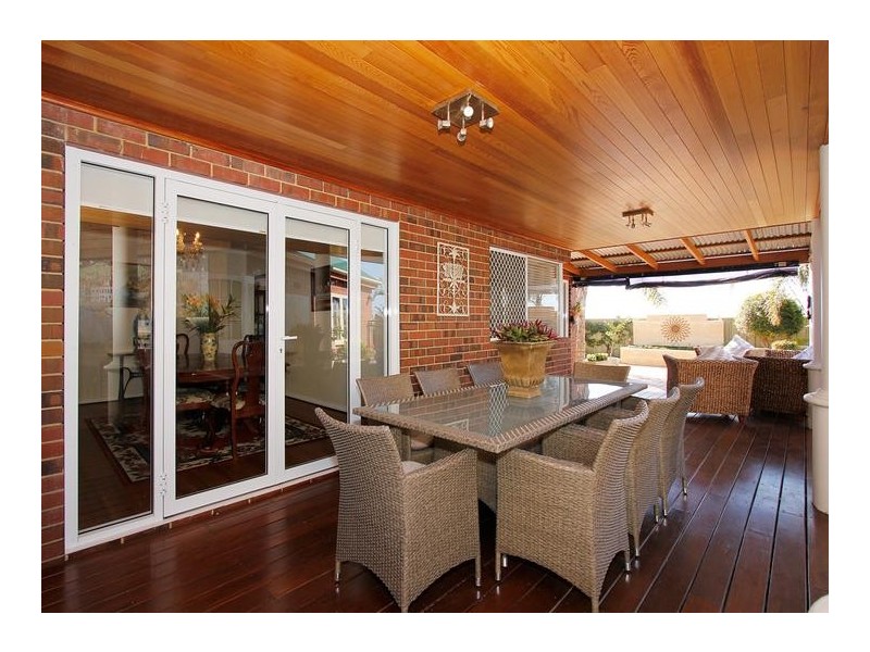 6 Delphi Place, Coogee WA 6166