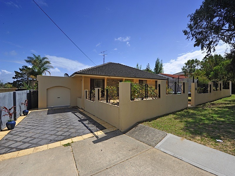 25 Pass Crescent, Beaconsfield WA 6162