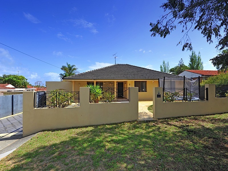 25 Pass Crescent, Beaconsfield WA 6162