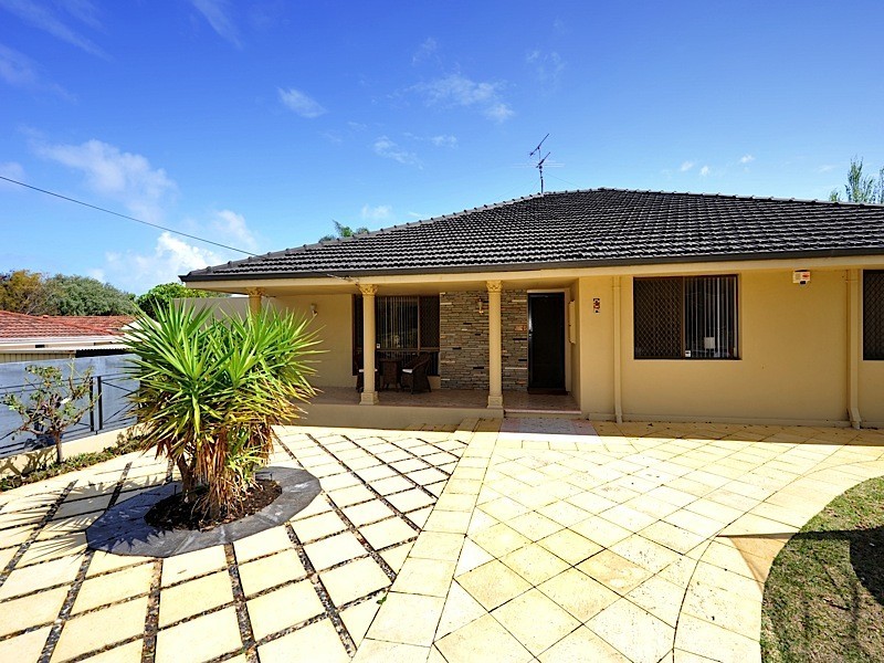 25 Pass Crescent, Beaconsfield WA 6162