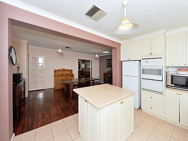 25 Pass Crescent, Beaconsfield WA 6162