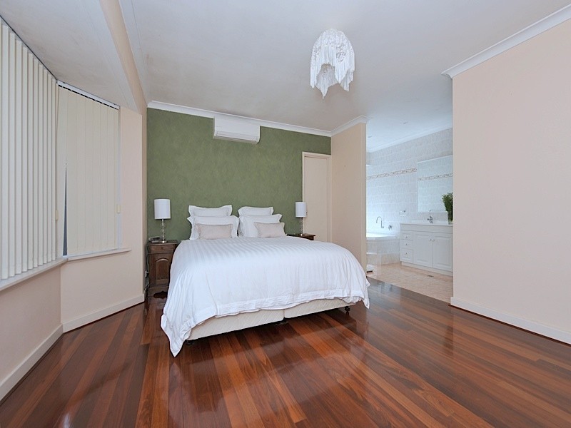 25 Pass Crescent, Beaconsfield WA 6162