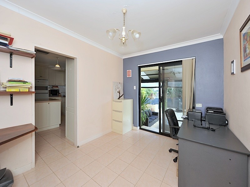 25 Pass Crescent, Beaconsfield WA 6162