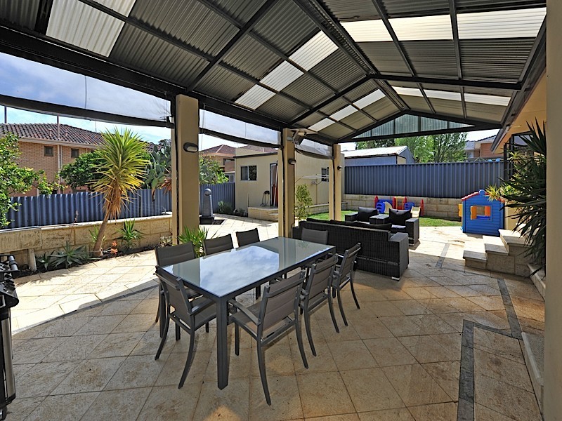 25 Pass Crescent, Beaconsfield WA 6162