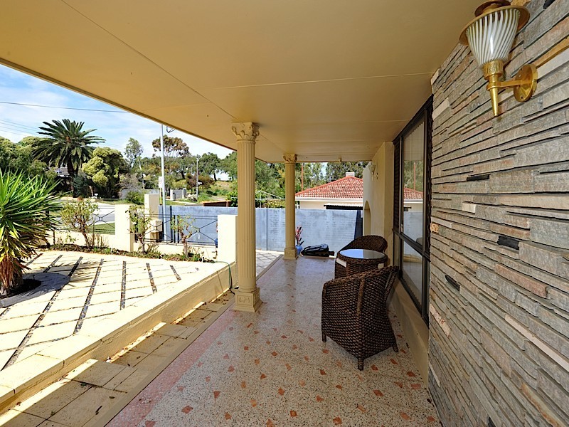 25 Pass Crescent, Beaconsfield WA 6162