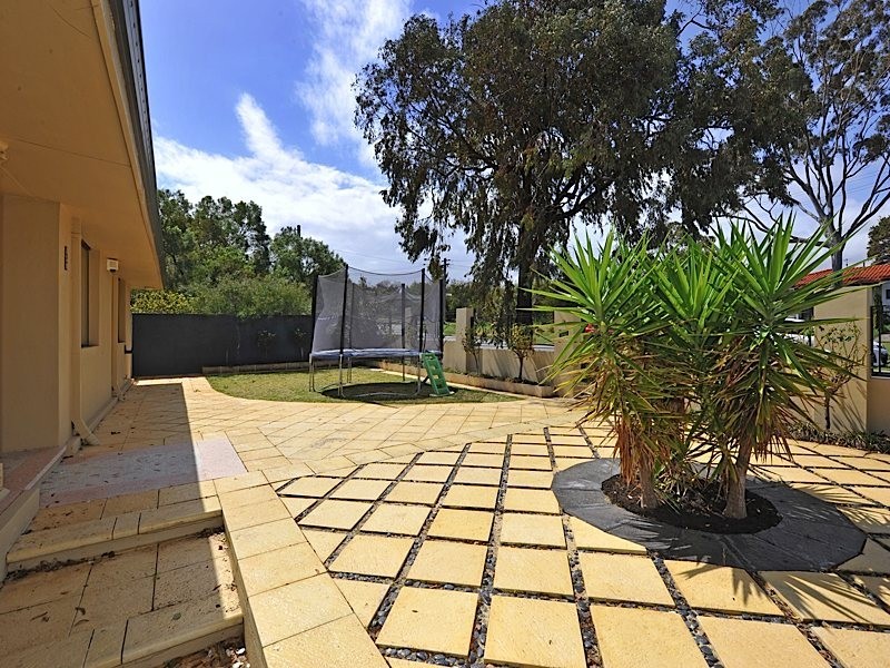 25 Pass Crescent, Beaconsfield WA 6162